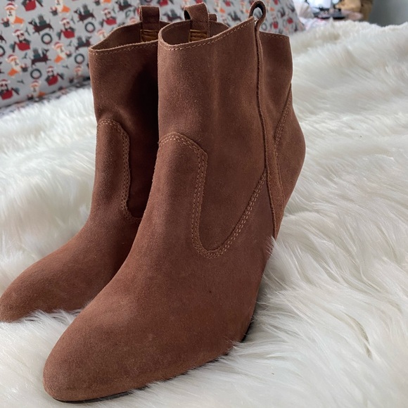 Nine West Ladies Brown dude booties Sz 10.5 - Picture 3 of 11